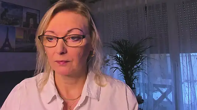 vanessa chat online show from November 2025 02:21:02 PM