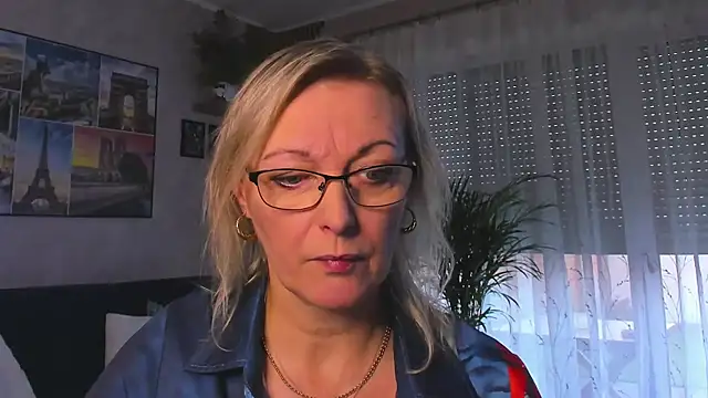 vanessa chat online show from December 2025 02:15:01 PM