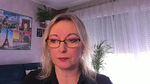 vanessa chat online show from April 2026 01:23:01 PM