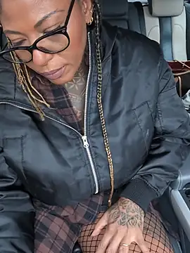 Snapshot of DarkDea chatting on November 2025 12:27:01 PM DarkDea online show from November 2025 12:27:01 PM