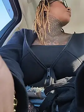 Snapshot of DarkDea chatting on November 2025 11:09:02 AM DarkDea online show from November 2025 11:09:02 AM