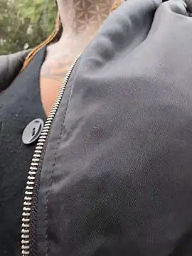 Snapshot of DarkDea chatting on November 2025 12:31:02 PM DarkDea online show from November 2025 12:31:02 PM