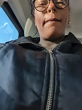 Snapshot of DarkDea chatting on November 2025 01:22:02 PM DarkDea online show from November 2025 01:22:02 PM