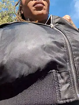 Snapshot of DarkDea chatting on November 2025 11:35:01 AM DarkDea online show from November 2025 11:35:01 AM