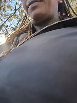 Snapshot of DarkDea chatting on November 2025 12:19:02 PM DarkDea online show from November 2025 12:19:02 PM