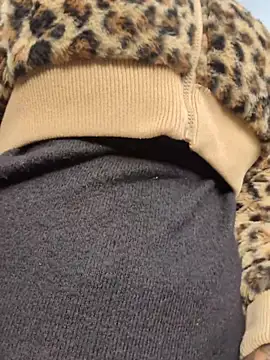 Snapshot of DarkDea chatting on December 2025 01:53:01 PM DarkDea online show from December 2025 01:53:01 PM