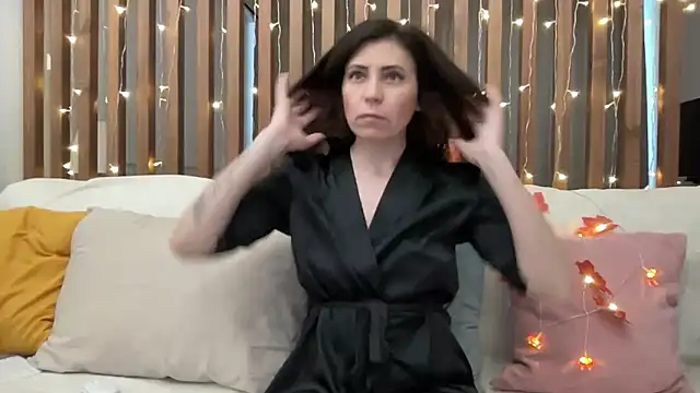 Snapshot of HotyWinter chatting on October 2025 08:48:01 AM HotyWinter online show from October 2025 08:48:01 AM