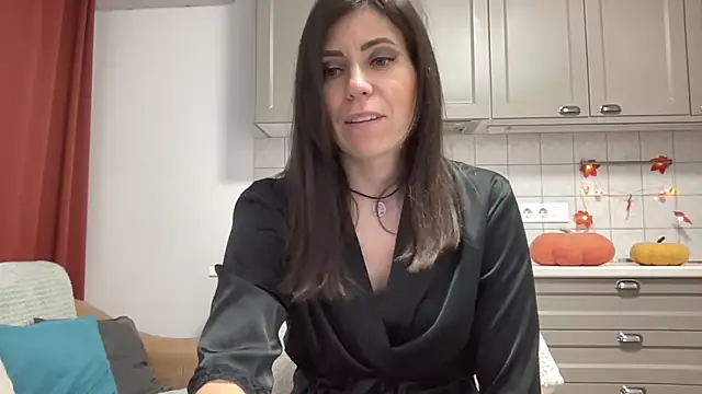 Snapshot of HotyWinter chatting on November 2025 04:47:01 AM HotyWinter online show from November 2025 04:47:01 AM