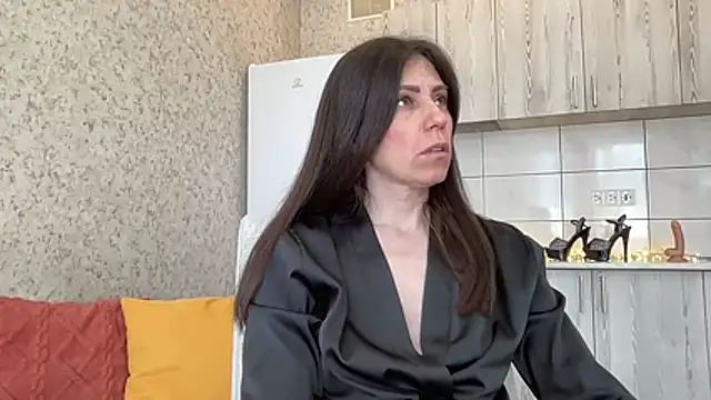 Snapshot of HotyWinter chatting on April 2026 05:34:01 AM HotyWinter online show from April 2026 05:34:01 AM