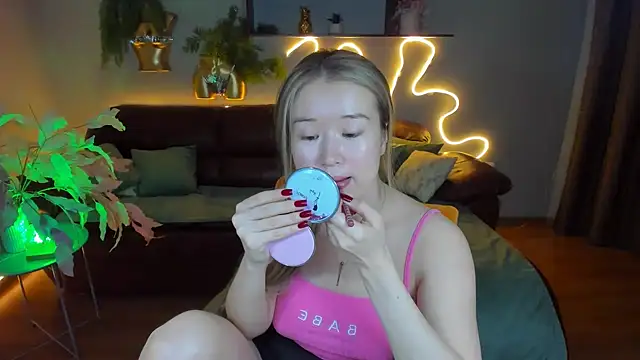 PollyOcean online show from February 2025 09:54:01 AM