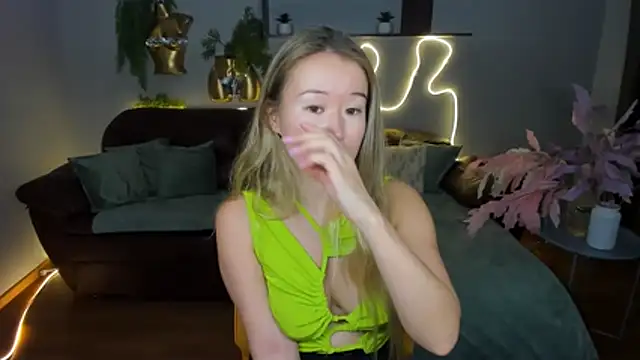 PollyOcean online show from November 2025 10:58:01 AM