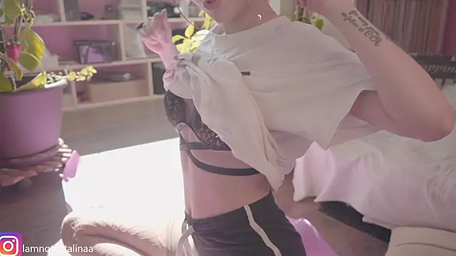 Snapshot of YourBabyPearl chatting on March 2025 10:37:01 AM YourBabyPearl online show from March 2025 10:37:01 AM