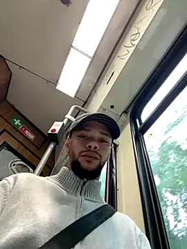 Lionayowe online show from October 2025 04:04:01 PM