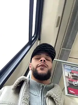 Snapshot of Lionayowe chatting on March 2026 11:06:02 AM Lionayowe online show from March 2026 11:06:02 AM