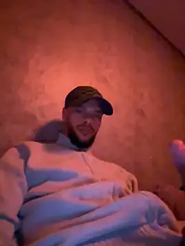 Snapshot of Lionayowe chatting on March 2026 01:24:02 AM Lionayowe online show from March 2026 01:24:02 AM