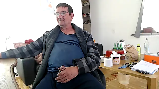 Snapshot of silvio-aus-luzern-CH chatting on April 2026 07:12:01 AM silvio-aus-luzern-CH online show from April 2026 07:12:01 AM