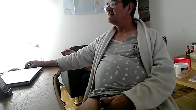 Snapshot of silvio-aus-luzern-CH chatting on June 2026 07:00:01 AM silvio-aus-luzern-CH online show from June 2026 07:00:01 AM