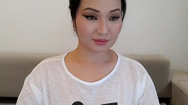 Snapshot of DanyMin chatting on November 2025 07:29:02 AM DanyMin online show from November 2025 07:29:02 AM