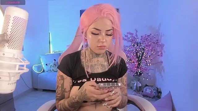 Snapshot of cute_catlyn chatting on April 2026 02:40:02 PM cute catlyn online show from April 2026 02:40:02 PM