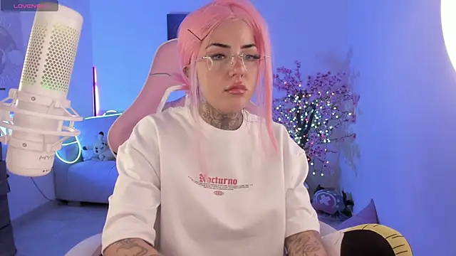 Snapshot of cute_catlyn chatting on April 2026 03:15:02 PM cute catlyn online show from April 2026 03:15:02 PM