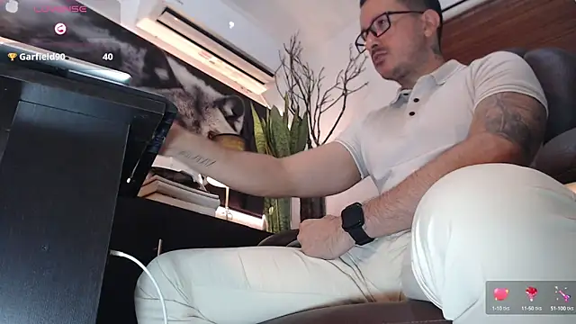 Snapshot of randyluke chatting on January 2025 08:37:02 PM randyluke online show from January 2025 08:37:02 PM