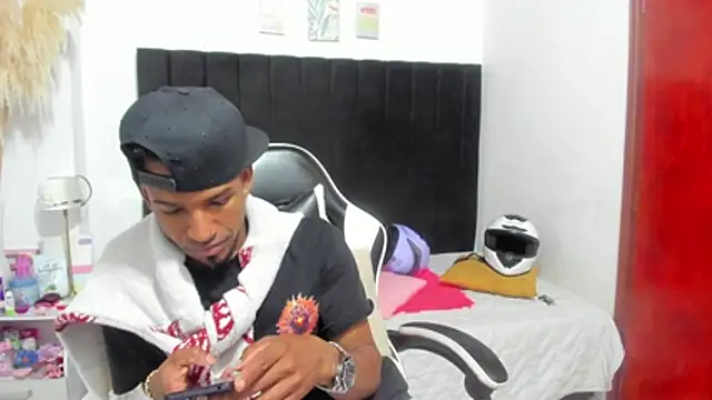 anhtony wayans online show from April 2026 01:42:02 AM