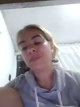 Snapshot of mari657 chatting on April 2026 02:44:02 AM mari657 online show from April 2026 02:44:02 AM