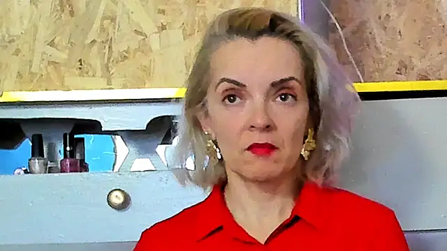 Snapshot of KateConner chatting on November 2025 11:28:01 PM KateConner online show from November 2025 11:28:01 PM