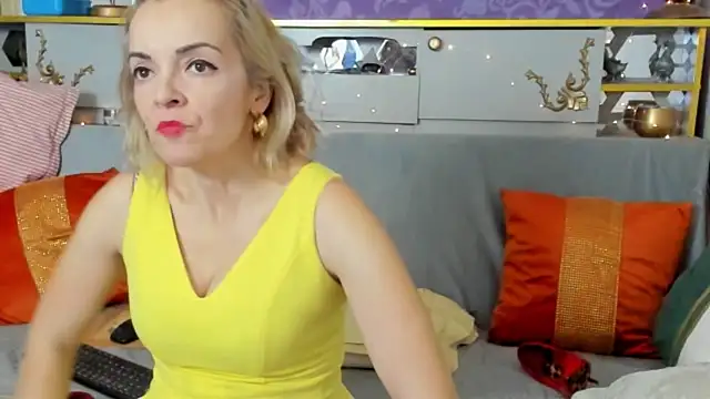 Snapshot of KateConner chatting on December 2025 06:37:02 PM KateConner online show from December 2025 06:37:02 PM