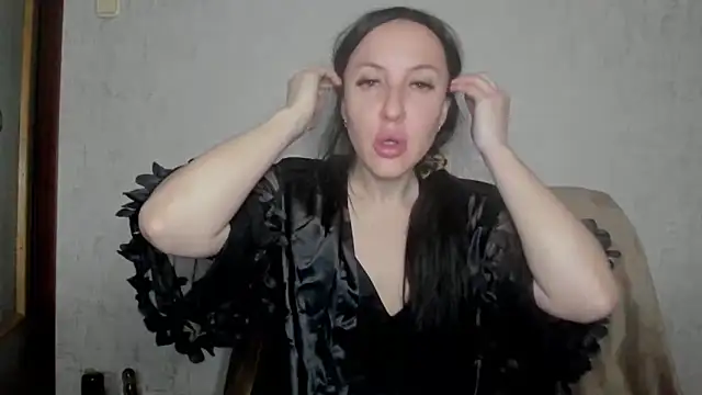 Snapshot of MissGulia chatting on April 2026 12:32:01 AM MissGulia online show from April 2026 12:32:01 AM