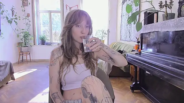 Snapshot of Miranda2_0 chatting on October 2025 06:12:02 AM Miranda2 0 online show from October 2025 06:12:02 AM