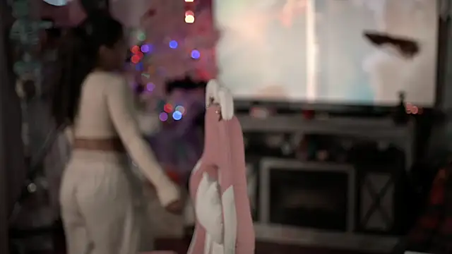 Nikki Torres online show from September 2025 01:18:01 AM