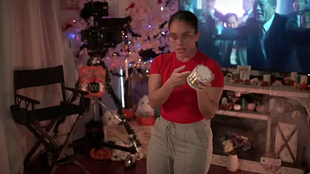 Nikki Torres online show from November 2025 02:21:01 AM