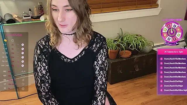 Snapshot of luluvaladon chatting on December 2024 05:18:02 AM luluvaladon online show from December 2024 05:18:02 AM