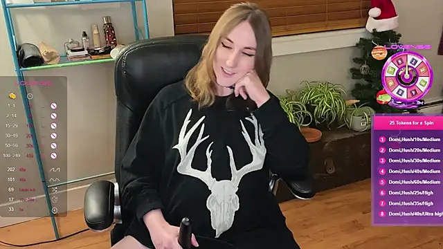 Snapshot of luluvaladon chatting on December 2024 04:12:01 AM luluvaladon online show from December 2024 04:12:01 AM