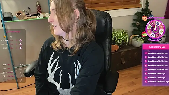 Snapshot of luluvaladon chatting on December 2024 03:22:02 AM luluvaladon online show from December 2024 03:22:02 AM