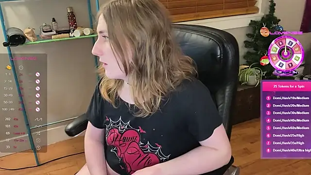 Snapshot of luluvaladon chatting on January 2025 05:01:01 AM luluvaladon online show from January 2025 05:01:01 AM