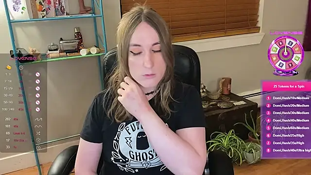 Snapshot of luluvaladon chatting on January 2025 05:27:01 AM luluvaladon online show from January 2025 05:27:01 AM