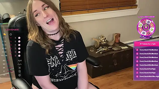 Snapshot of luluvaladon chatting on January 2025 02:39:01 AM luluvaladon online show from January 2025 02:39:01 AM