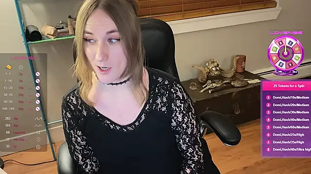 Snapshot of luluvaladon chatting on January 2025 05:18:02 AM luluvaladon online show from January 2025 05:18:02 AM