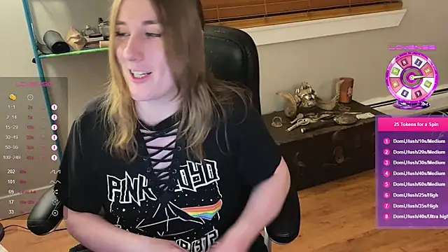 Snapshot of luluvaladon chatting on January 2025 02:38:02 AM luluvaladon online show from January 2025 02:38:02 AM