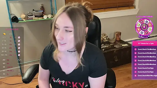 Snapshot of luluvaladon chatting on February 2025 01:41:02 AM luluvaladon online show from February 2025 01:41:02 AM