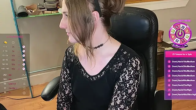 Snapshot of luluvaladon chatting on February 2025 03:44:01 AM luluvaladon online show from February 2025 03:44:01 AM