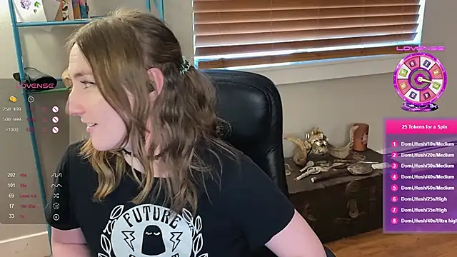 Snapshot of luluvaladon chatting on February 2025 11:57:02 PM luluvaladon online show from February 2025 11:57:02 PM