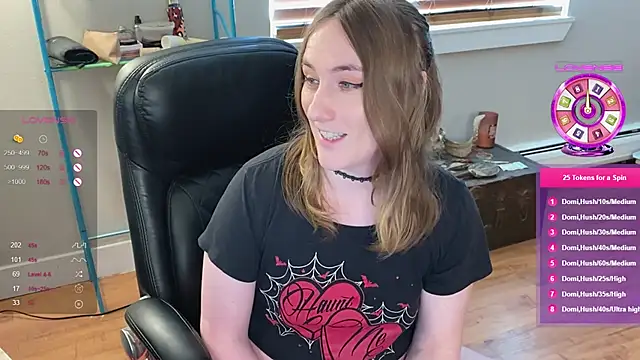 Snapshot of luluvaladon chatting on February 2025 08:25:01 PM luluvaladon online show from February 2025 08:25:01 PM