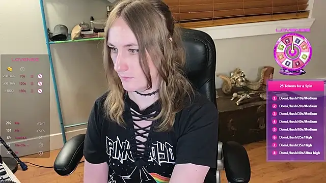 Snapshot of luluvaladon chatting on March 2025 01:20:02 AM luluvaladon online show from March 2025 01:20:02 AM