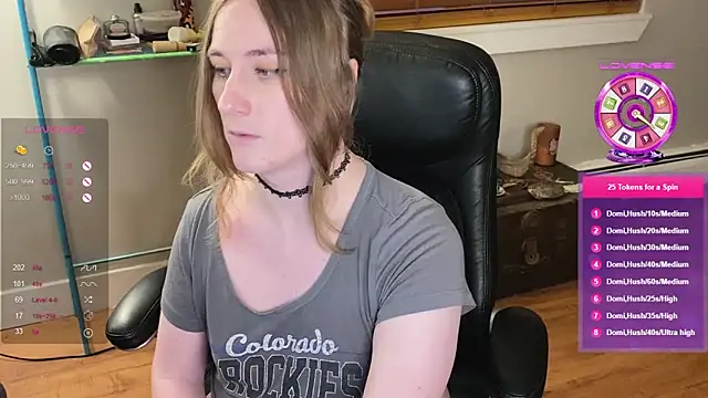 Snapshot of luluvaladon chatting on March 2025 01:26:02 AM luluvaladon online show from March 2025 01:26:02 AM