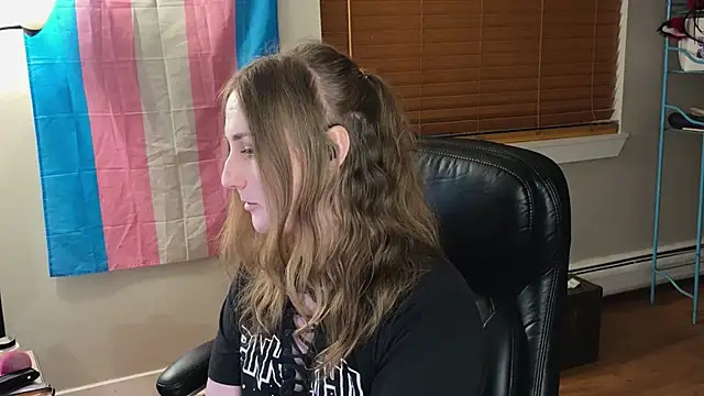 Snapshot of luluvaladon chatting on September 2025 04:16:02 AM luluvaladon online show from September 2025 04:16:02 AM