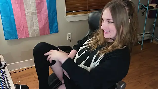 Snapshot of luluvaladon chatting on September 2025 04:29:01 AM luluvaladon online show from September 2025 04:29:01 AM