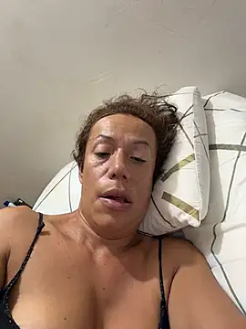 Snapshot of YOURSDEBORA chatting on April 2026 11:39:02 PM YOURSDEBORA online show from April 2026 11:39:02 PM